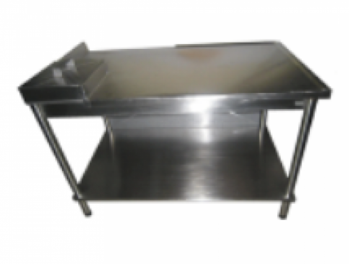 TIPO 4: MESA LISA CON GUARDA CUBIERTOS